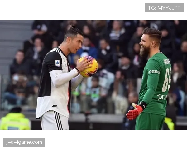 C罗状态火热再创辉煌，荣膺英超赛季最佳球员