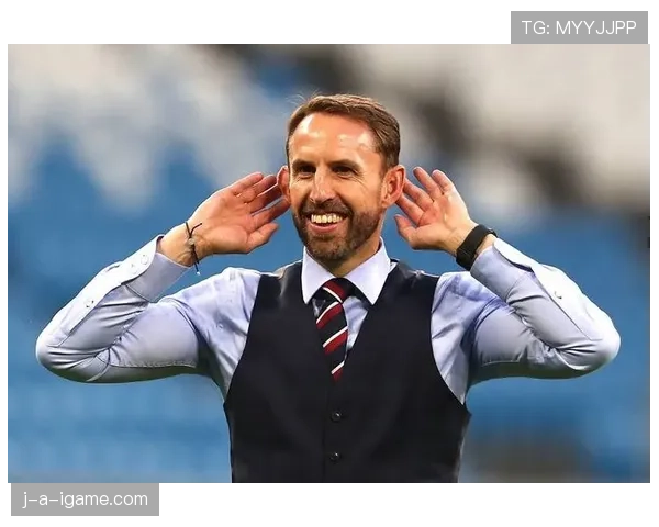 麦肯尼技术特点:跑动覆盖广、拦截能力强、中场衔接稳健 麦肯尼技术特点:跑动覆盖广、拦截能力强、中场衔接稳健